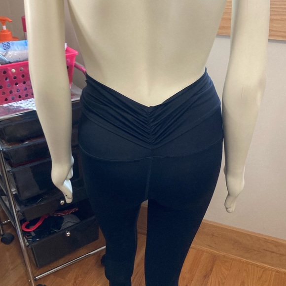 Woman’s Apana quarter length tie front yoga pants size small - Picture 8 of 14